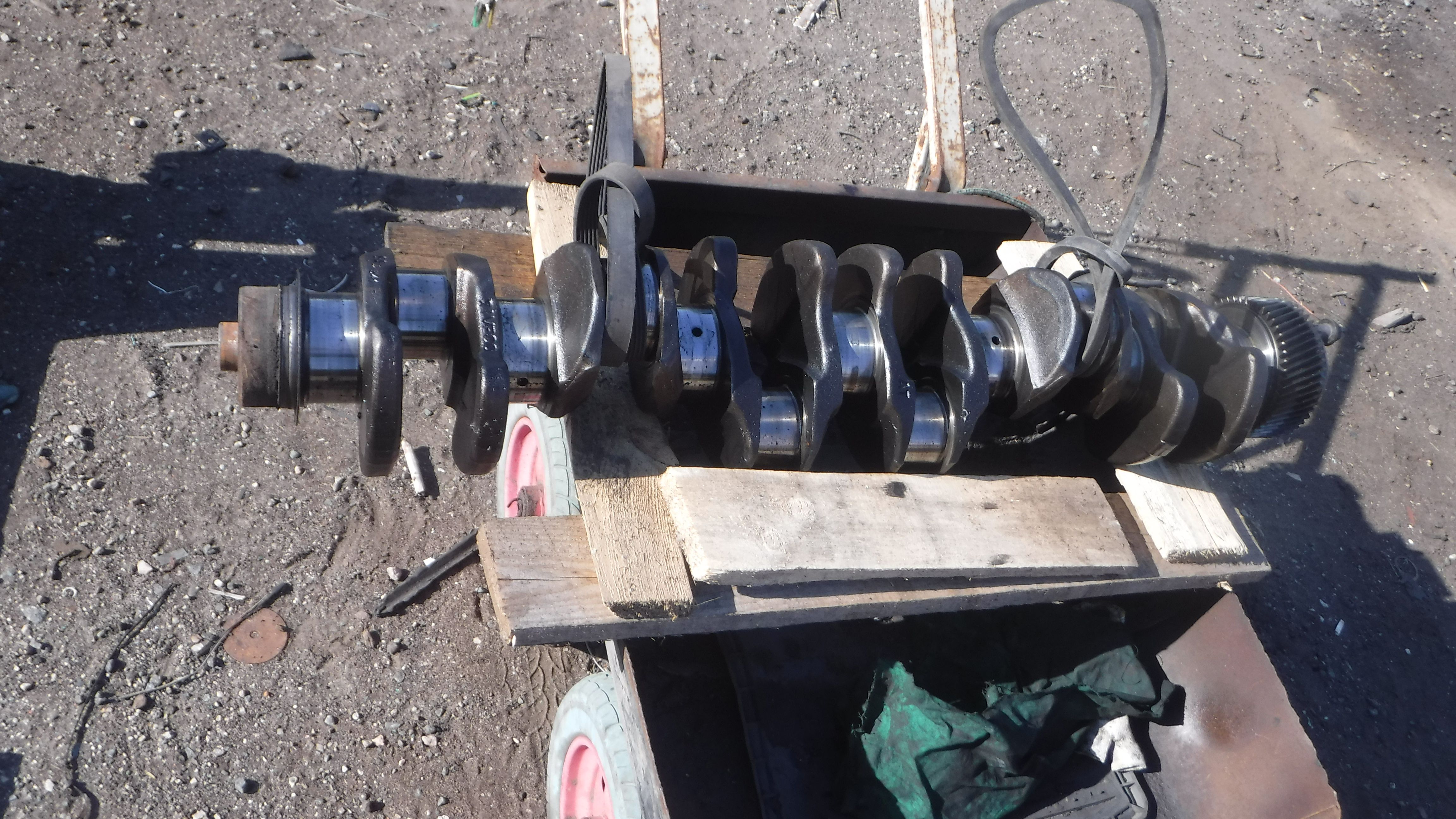 Коленвал двигателя 99485949 курсор 8 IVECO